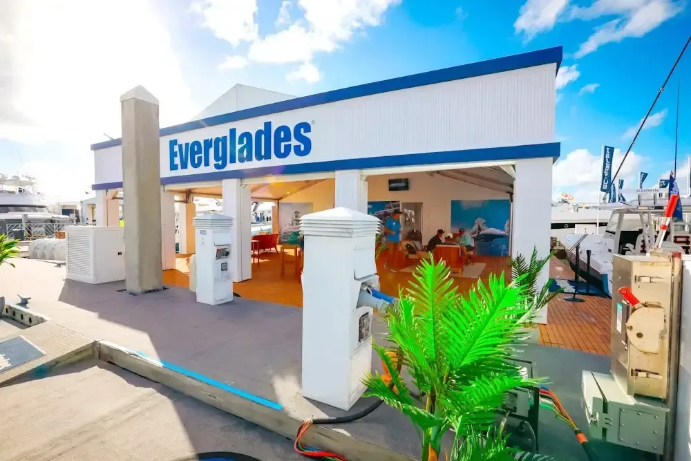 Everglades booth by Exhibit Craft with seating and boats in the background