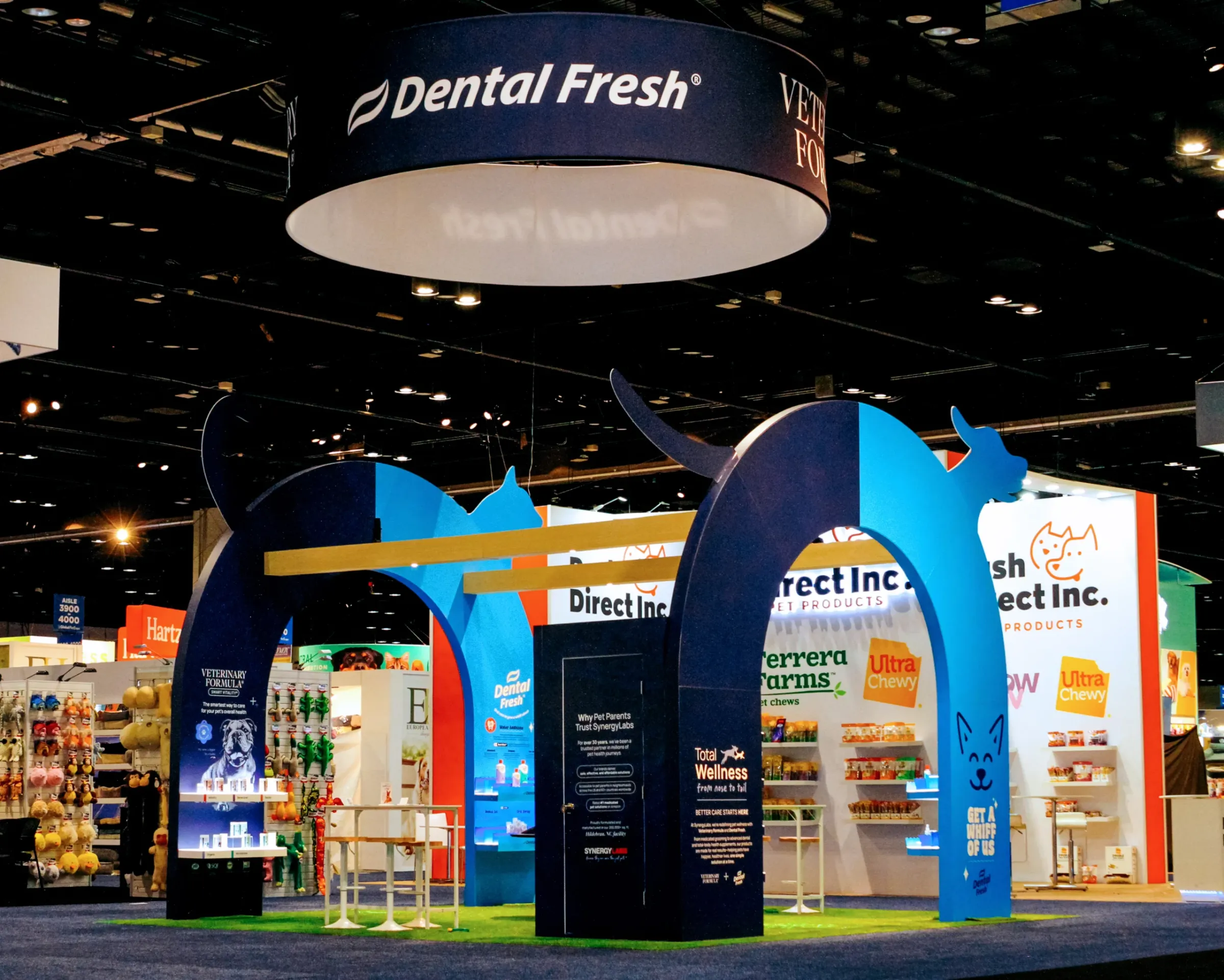 Custom trade show booth for Dental Fresh featuring cat and dog silhouettes
